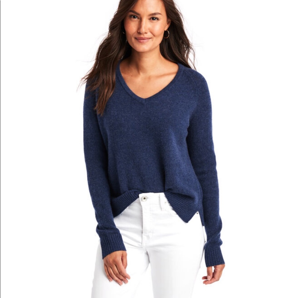 Vineyard Vines 100% cashmere vneck sweater